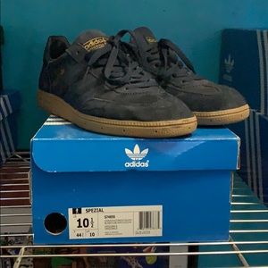 ADIDAS SPEZIAL